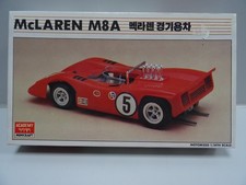 ACADEMY McLaren M8A mit Motor